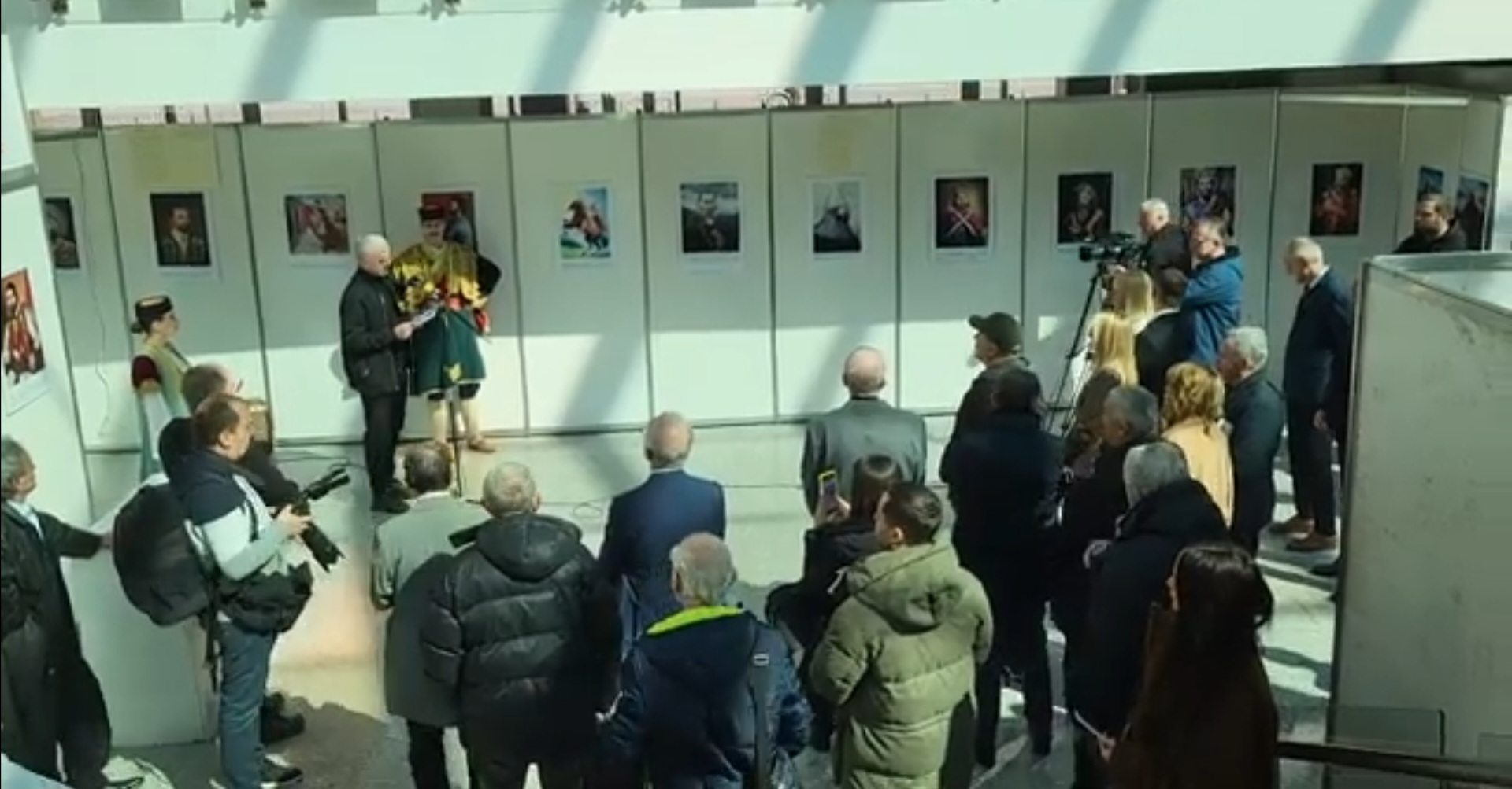 Vladari crnogorskih dinastija u likovnoj vizuri